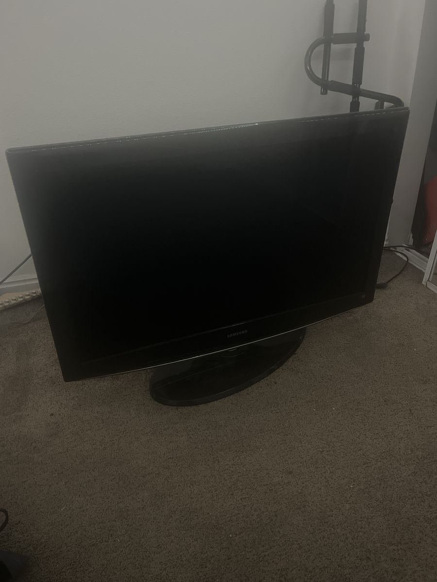 large Samsung tv with remote and power cord