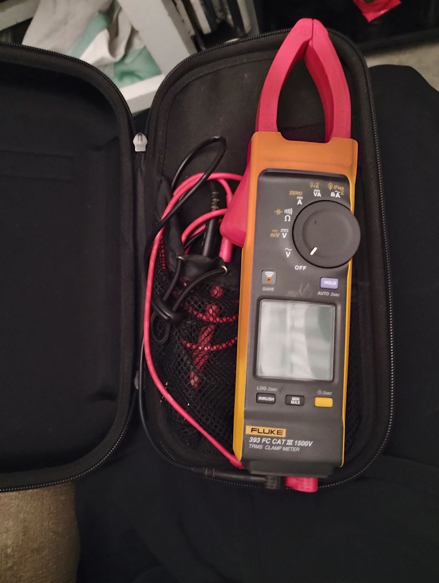 Fluke 393 FC CAT III 1500V True-RMS Clamp Meter with iFlex Current Probe & Case