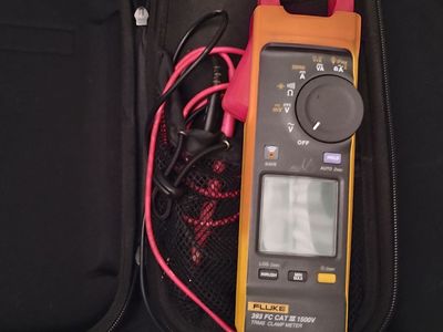 Fluke 393 FC CAT III 1500V True-RMS Clamp Meter with iFlex Current Probe & Case