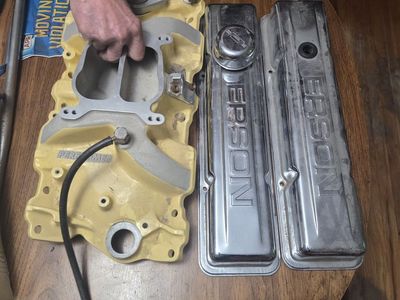 Chevy Small Block Manifold and Vaulve covers. Original