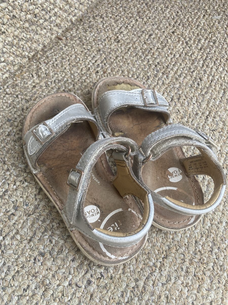 Stride rite sandals toddler size 8 $4