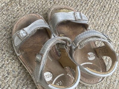 Stride rite sandals toddler size 8 $4