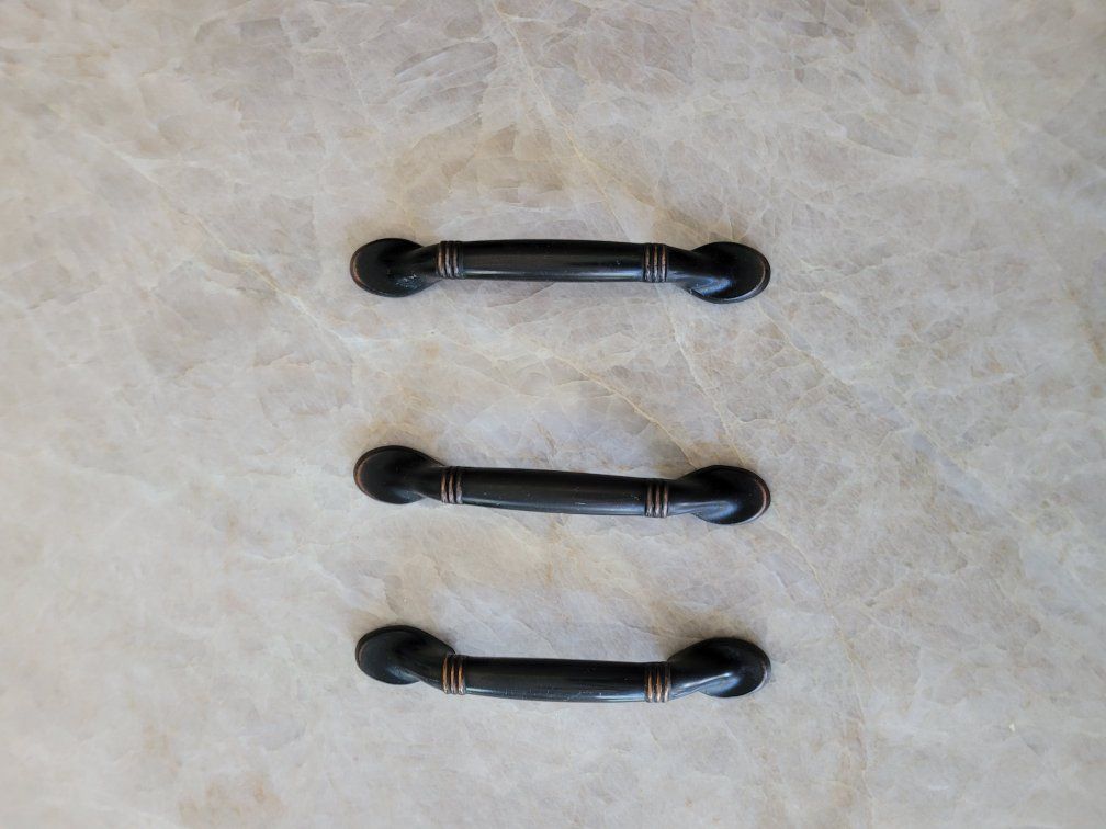 37 Bronze Door and Drawer Pulls