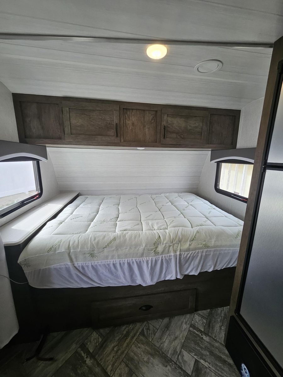 Main image 9