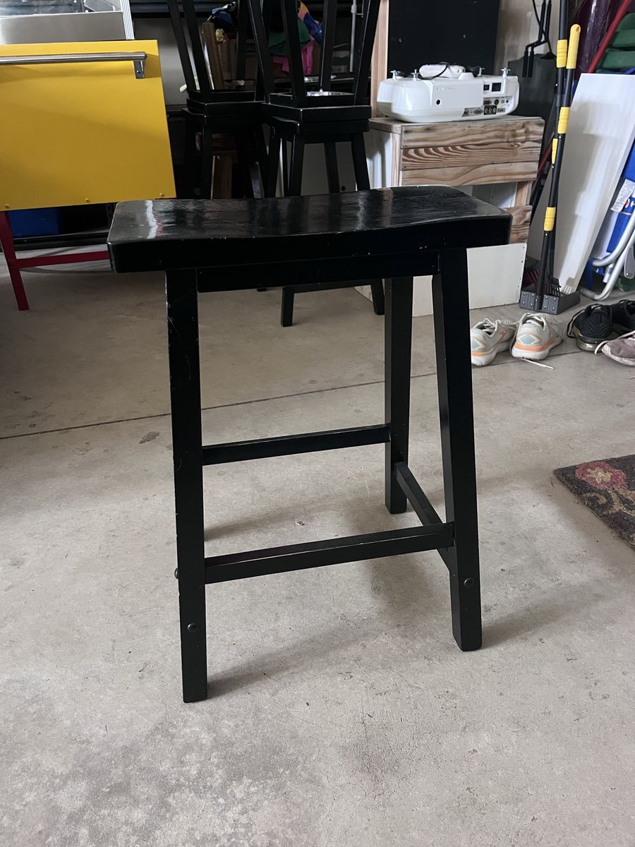 5 Black Saddle Barstools