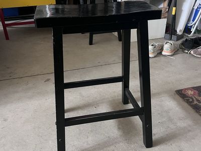 5 Black Saddle Barstools