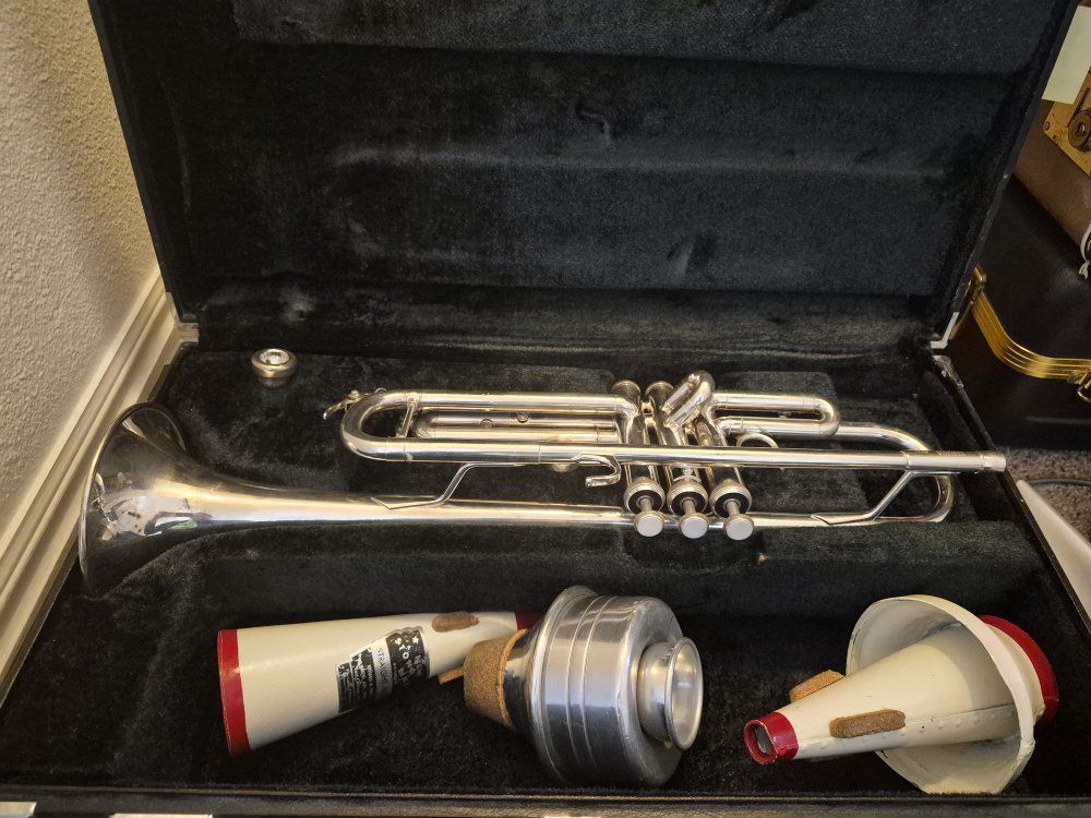 Yamaha Intermediate Silver Trumpet with Guarantee