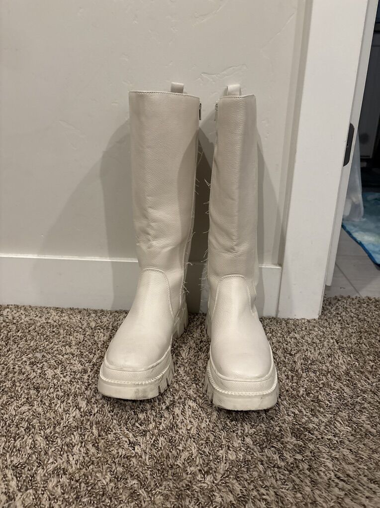 Women’s Boots Size 9