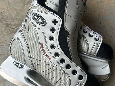 Easton Magnum Ice Skates Silver & Black Stainless Steel Blades