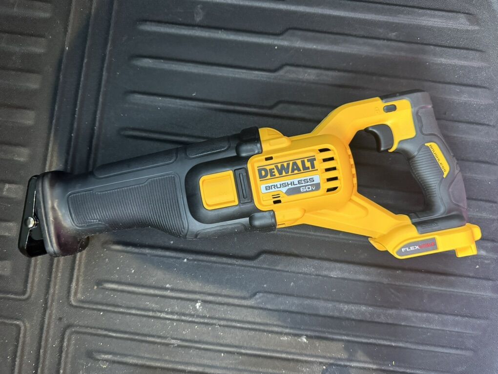 DeWalt DCS389 60V MAX Flexvolt Reciprocal saw
