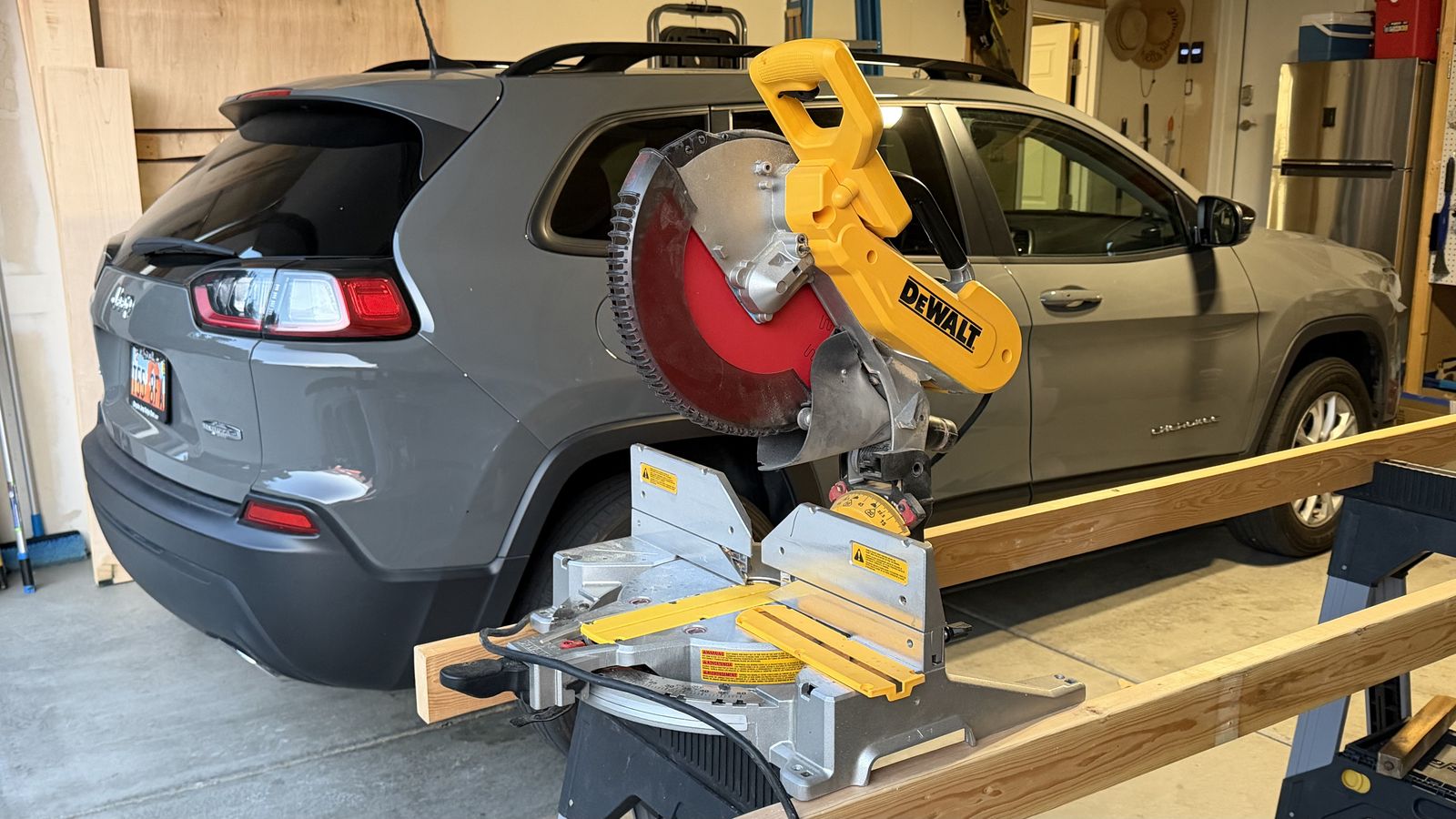 DeWalt DSW 716 Miter Saw