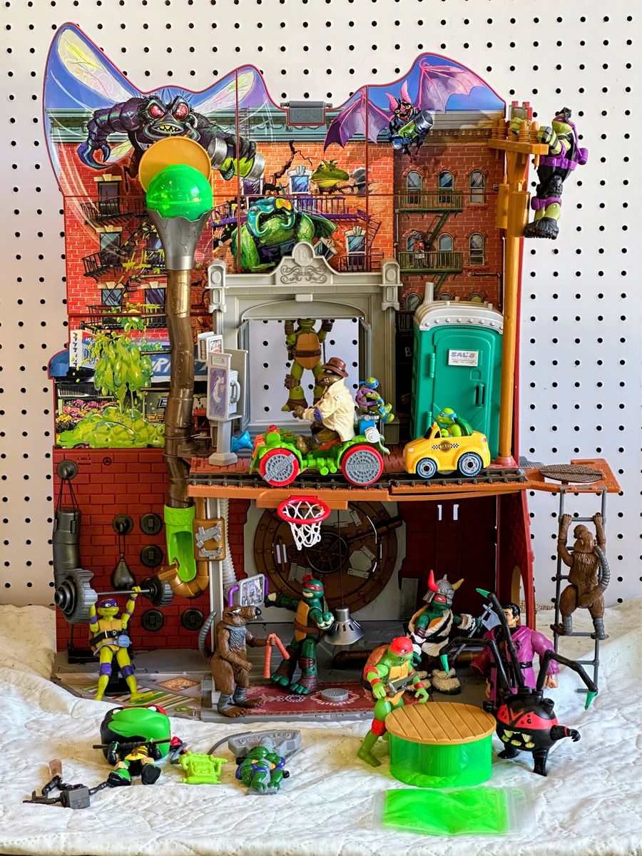 TMNT Sewer Lair Playset w/ 11 Figures, Vehicles & Accessories