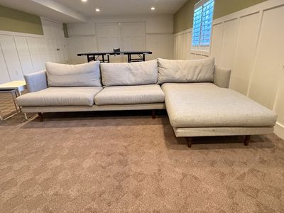 Modern Sectional Couch with Chaise – Great Condition