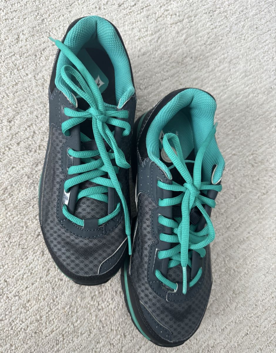Specialized Women's Cycling Shoes - Dark Grey and Teal - Size 7.25