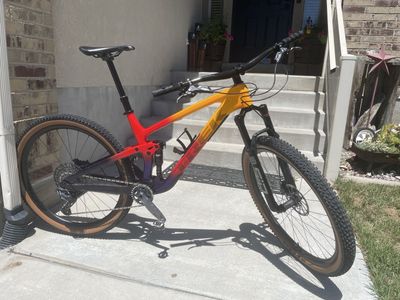 2024 Trek TopFuel 9.8 - Large