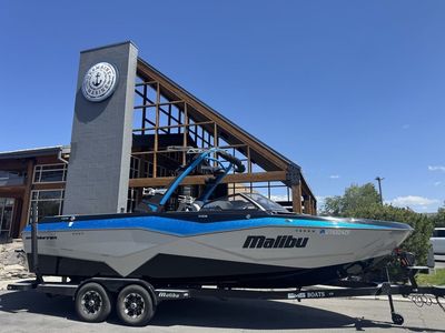 2022 Malibu Boats 25 LSV