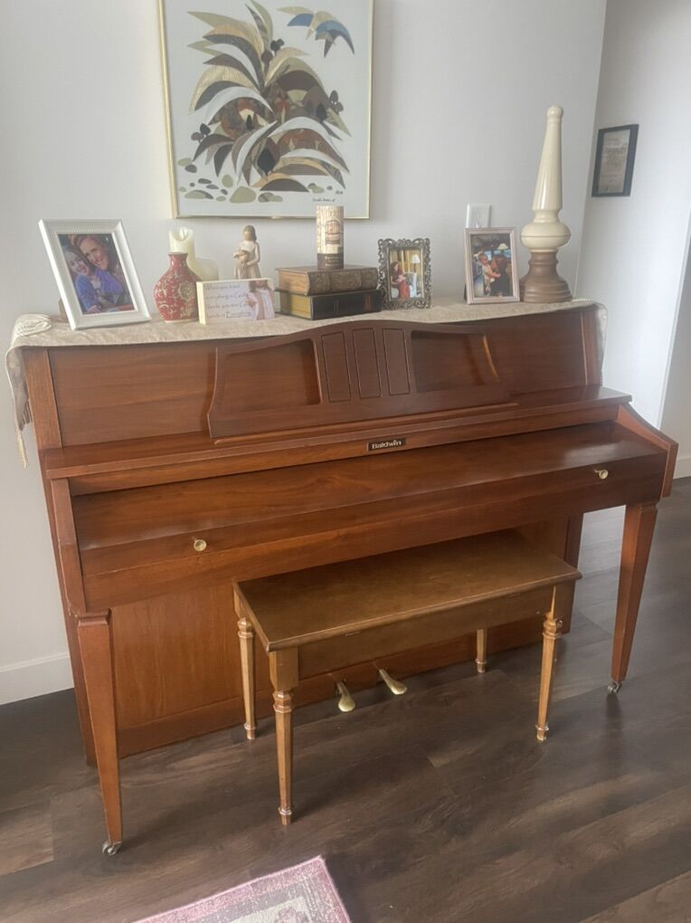 Beautiful Baldwin Mahogany Upright Piano 1975-80s