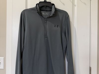 Men’s Under Armour Size S Loose EUC