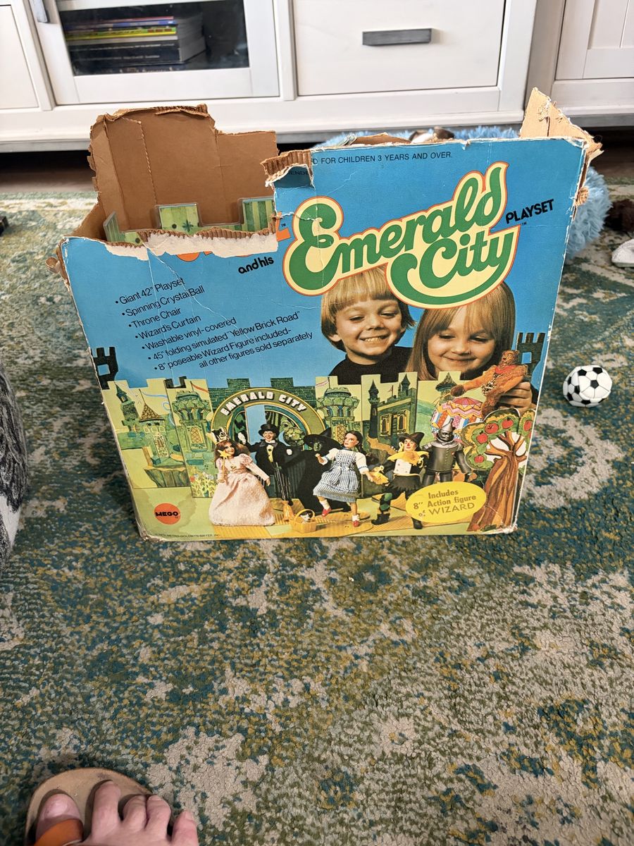 Vintage 1974 Mego Wizard of Oz Emerald City Playset with 5 8" Action Figures & Accessories