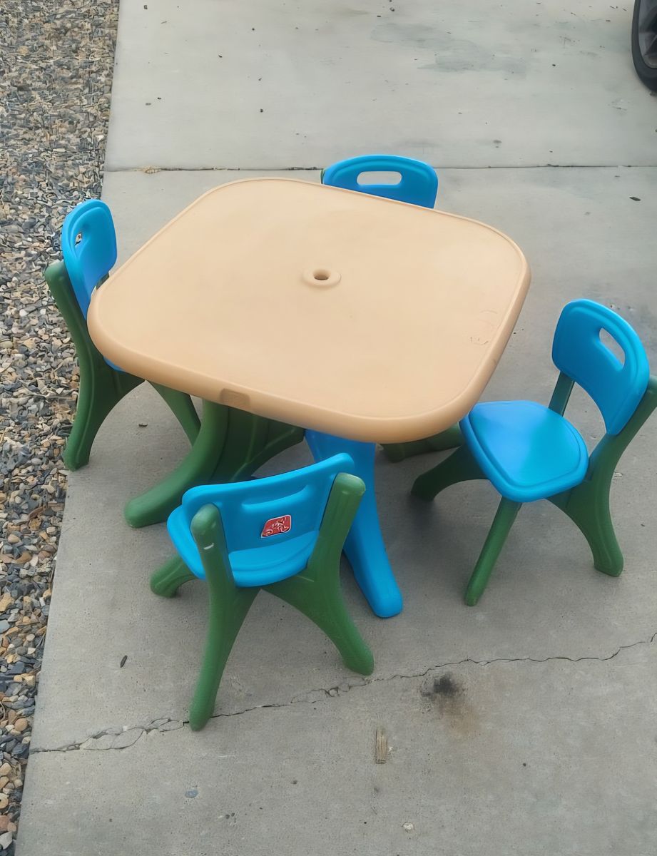 Step2 Traditions Table & Chairs Set