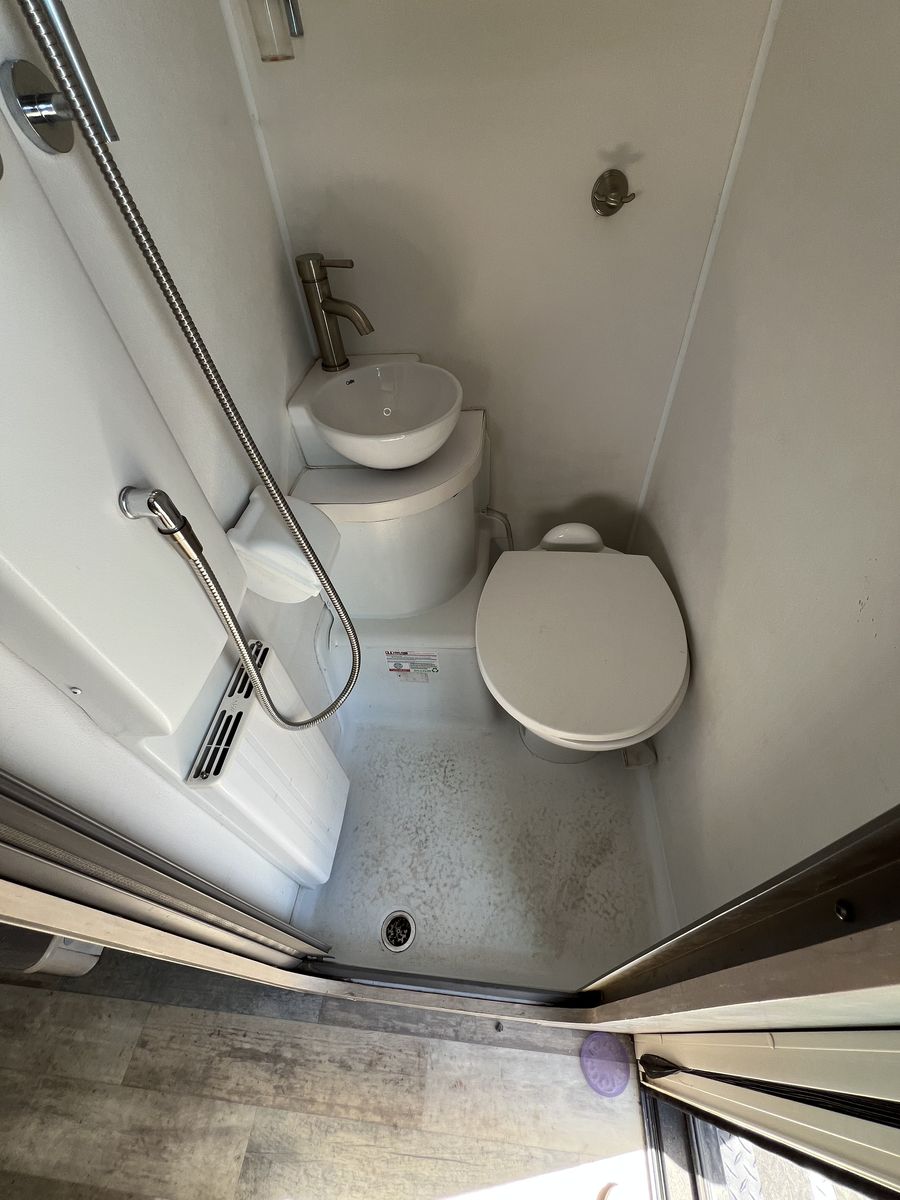 Main image 6