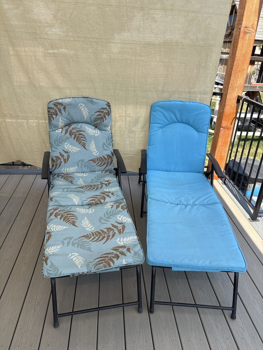 Set of 2 Outdoor Reclining Patio Chaise Lounge Chairs with Cushions  chairs 