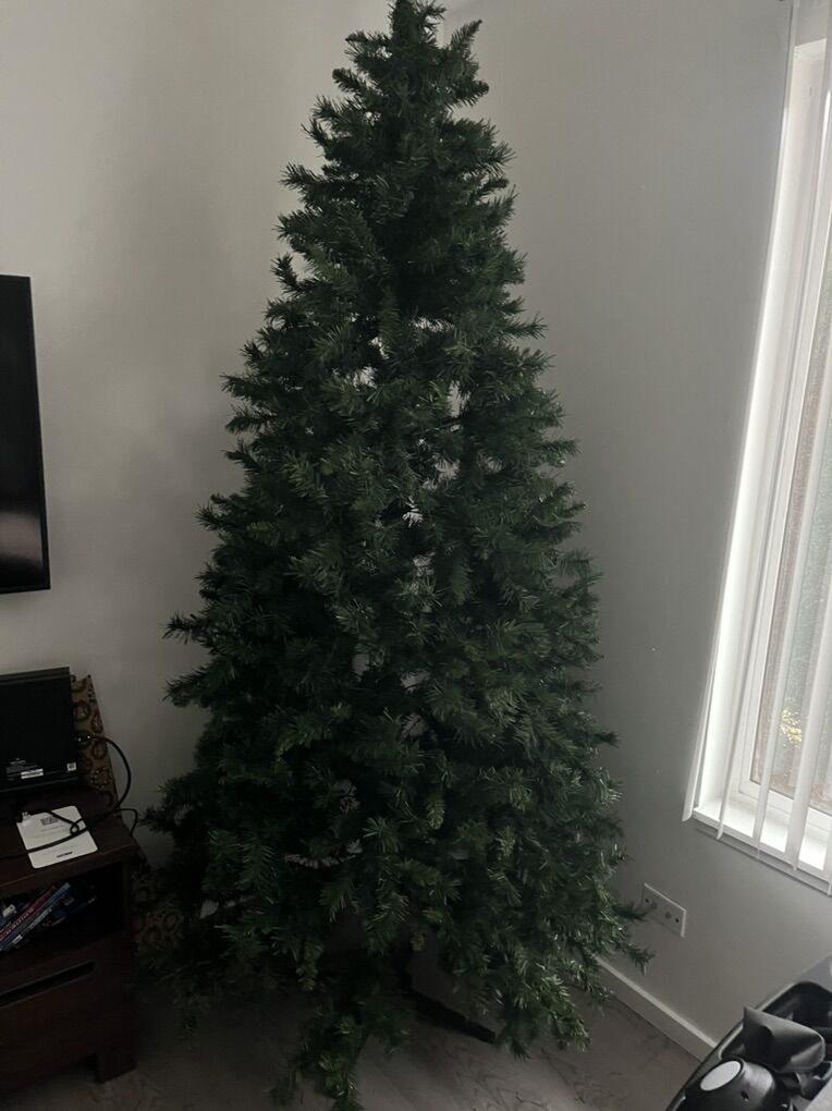 7.5 Foot Christmas Tree