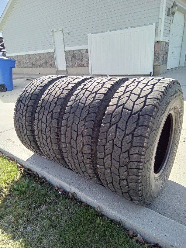 32x11.5R15LT Cooper Discover AT3