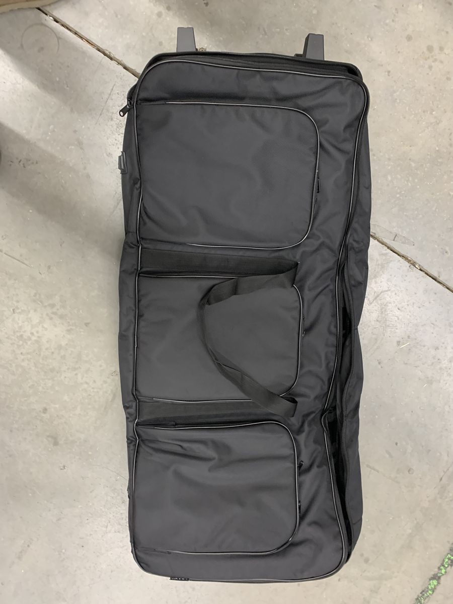 VEVOR 61 Key Keyboard Case, 40.9 x 16.9 x 5.1 in Interior, Padded Rolling Piano Case with Wheels,