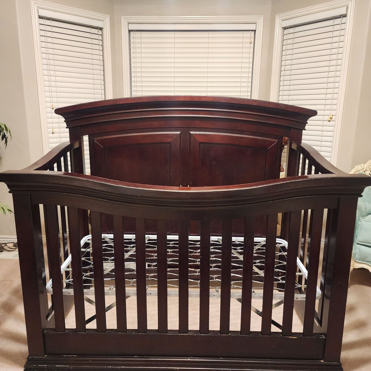 Sorelle Verona 4-in-1 Convertible Panel Crib