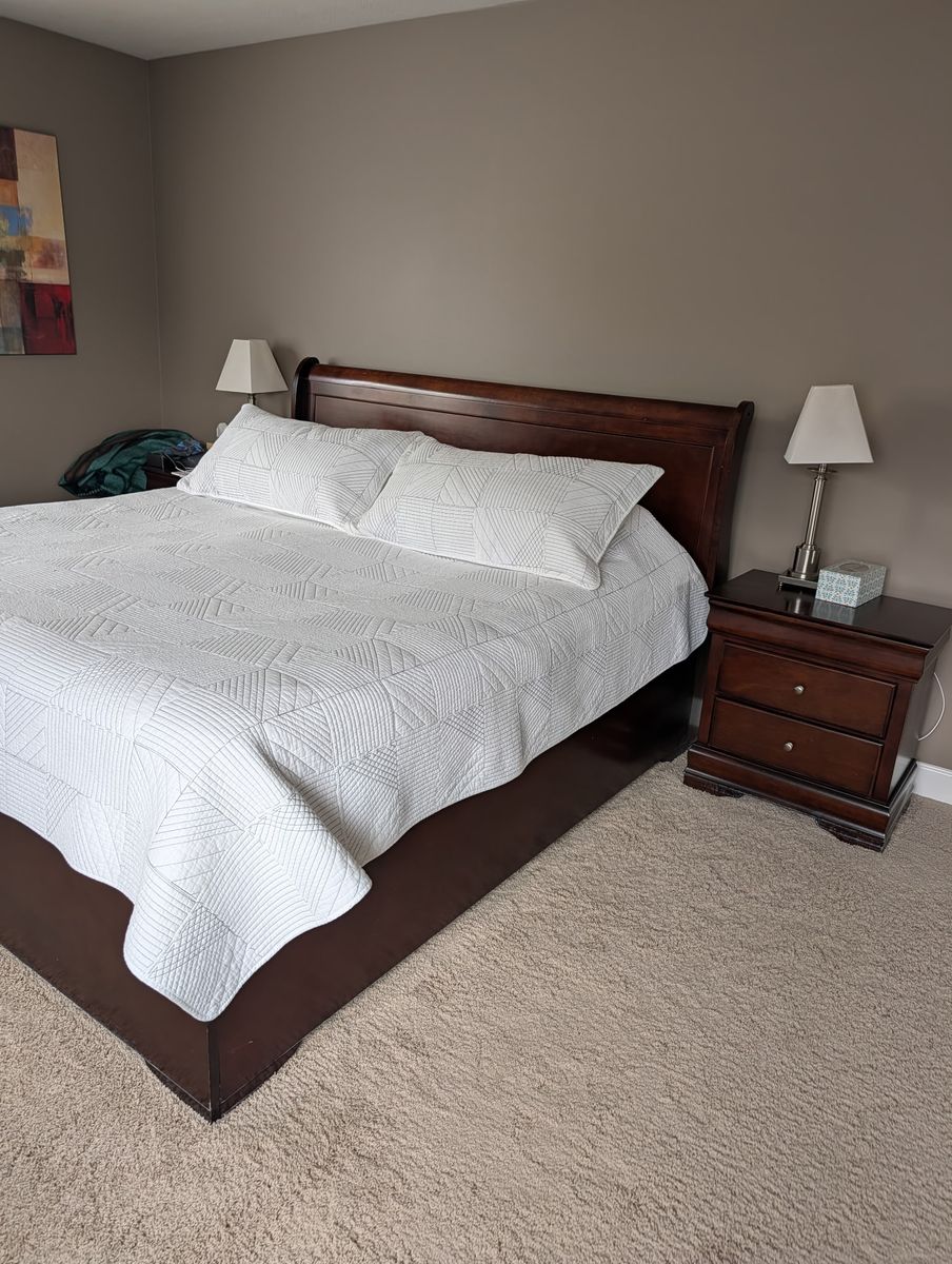 King bedroom Set, 5 pieces, Excellent condition