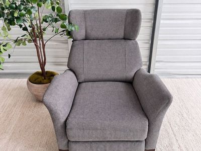 LIKE NEW ABBYSON HOME PUSHBACK RECLINER (COSTCO)