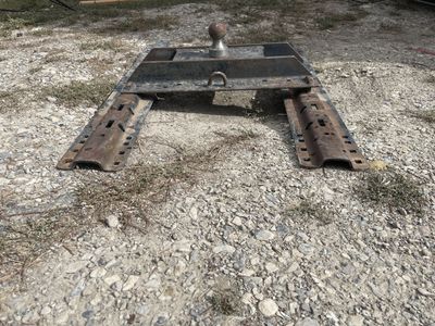 Gooseneck Trailer Hitch Rail and Ball Assembly