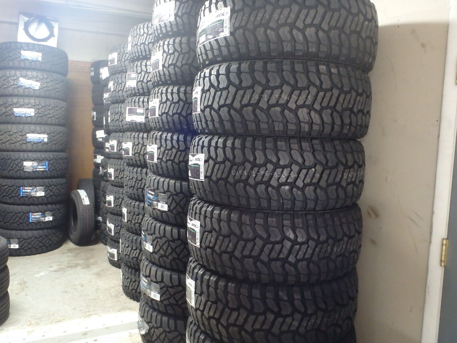 35X12.50R20 AVIX TRAILTEK R/T SET OF NEW TIRES