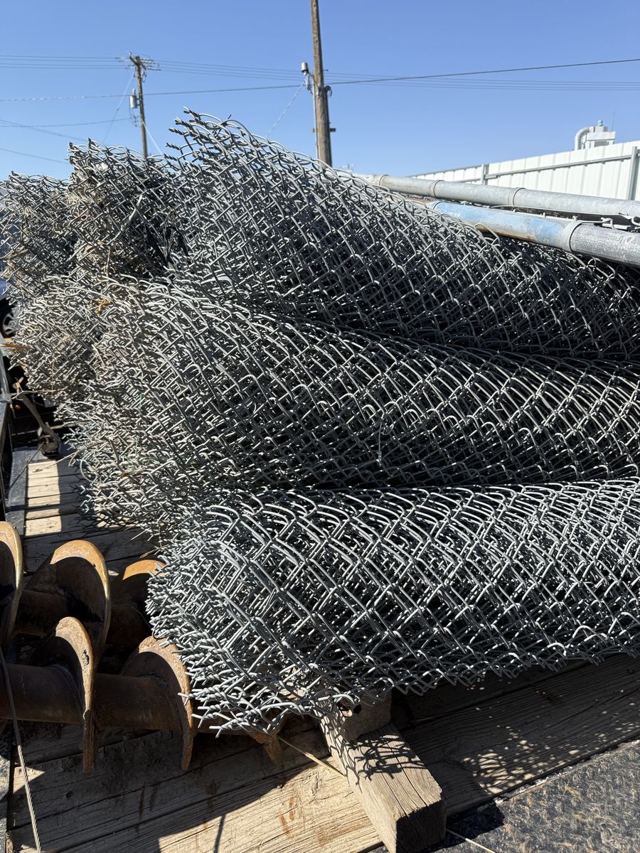 Used 7’ galvanized chain link with 24’ gate.