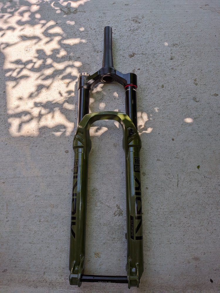 Excellent condition 2025 Rockshox Lyrik Ultimate Green Lowers 160mm