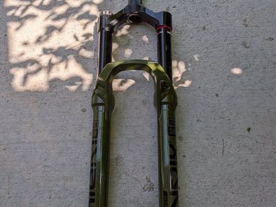Excellent condition 2025 Rockshox Lyrik Ultimate Green Lowers 160mm