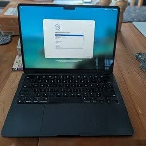 MacBook Air (2022) M2 – 24GB RAM / 2TB SSD