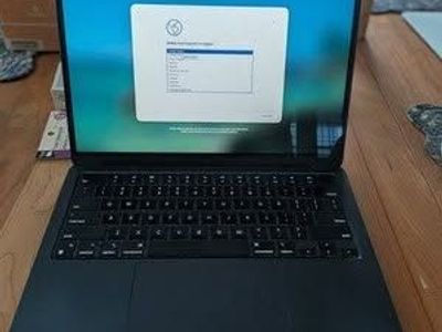 MacBook Air (2022) M2 – 24GB RAM / 2TB SSD