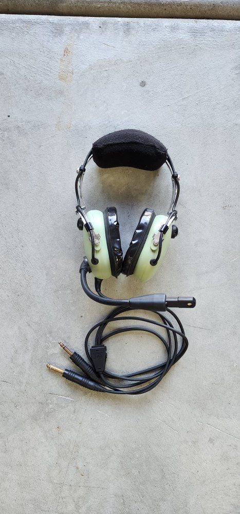 David Clark M10-13S Aviation Headset Pilot Aviation Headset Dual Plug – Good Condition