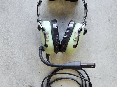 David Clark M10-13S Aviation Headset Pilot Aviation Headset Dual Plug – Good Condition