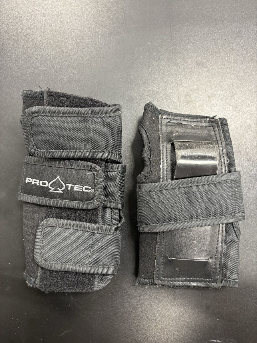 PRO TEC Skate / Street Wrist Guards Size Youth m