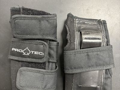 PRO TEC Skate / Street Wrist Guards Size Youth m