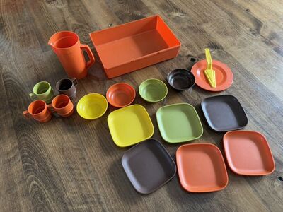 Vintage Tupperware Kids Dish Set