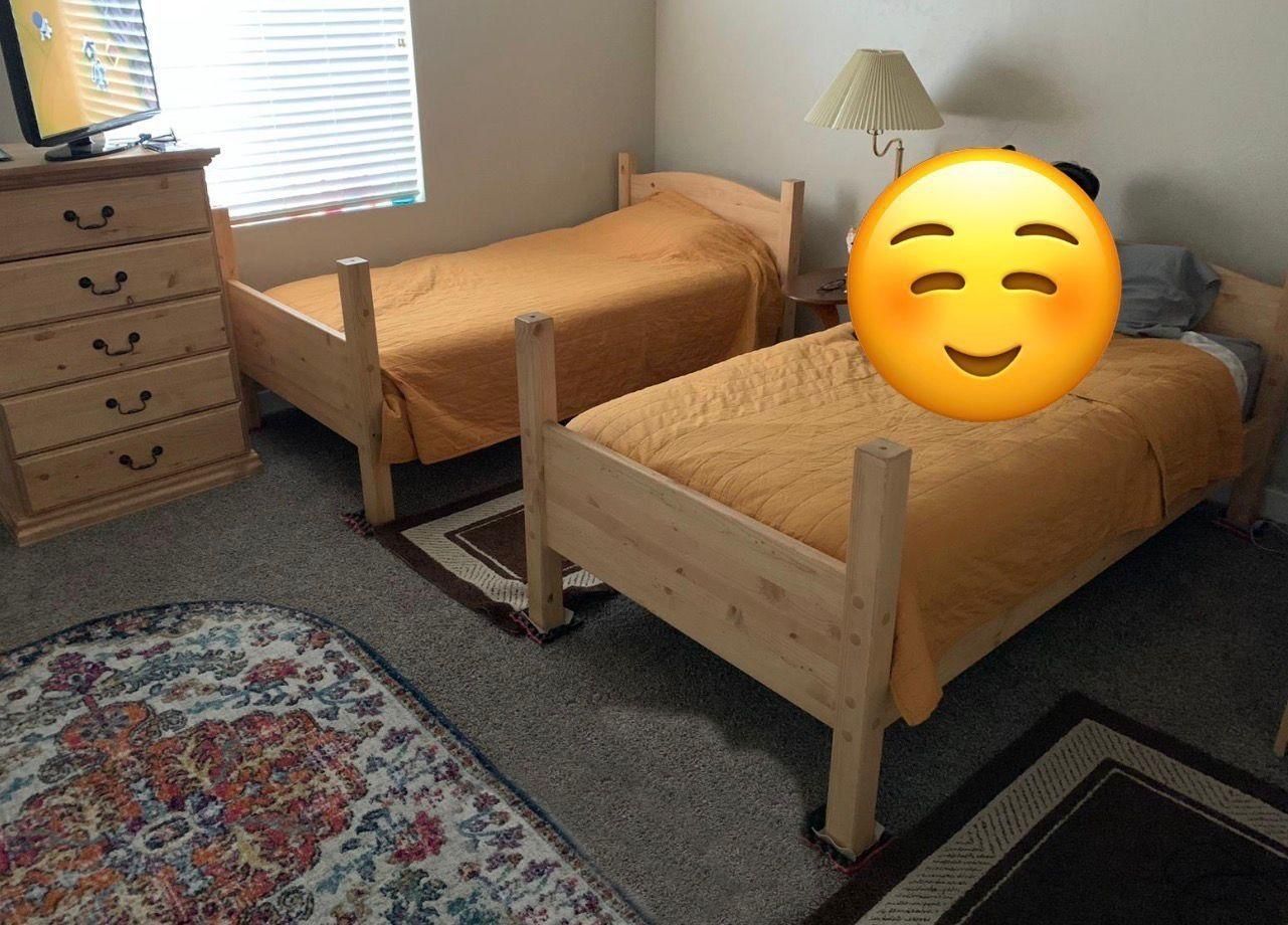 Bunk bed (only one mattress)