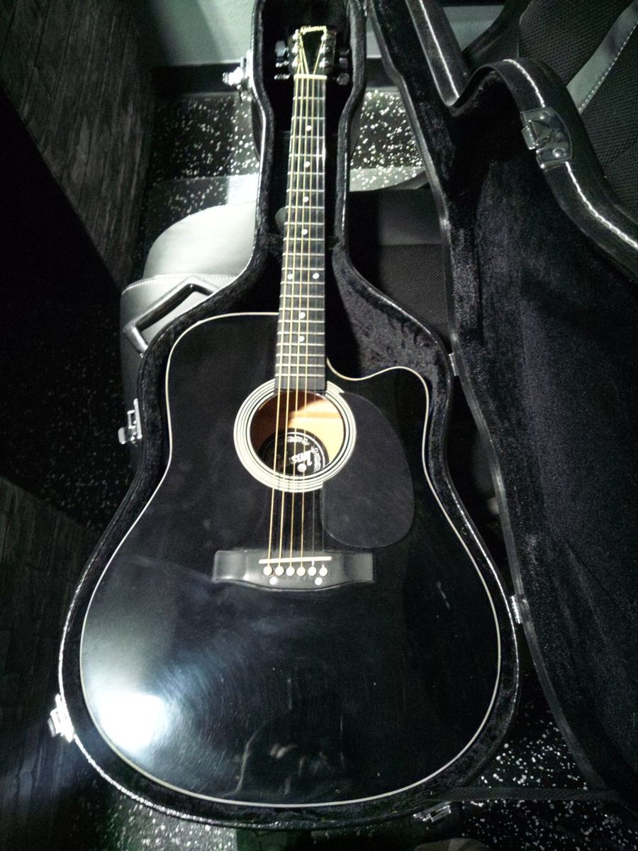 Black Acoustic Guitar with Hard Case.No Name Brand .Guitar Strap
