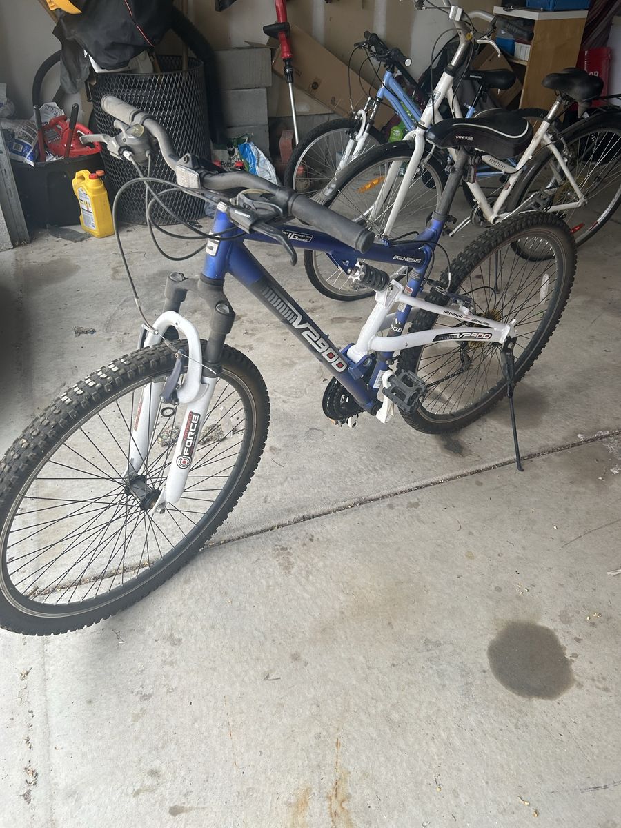 Shimano Genesis V2900 Men's Mountain Bike - Blue/White, Full Suspension