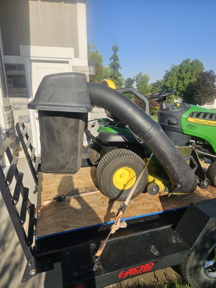 John Deere Riding Lawn Mower Rear Bagger Attachment Assembly GX20398..Bagger only.. Mower not for sale!