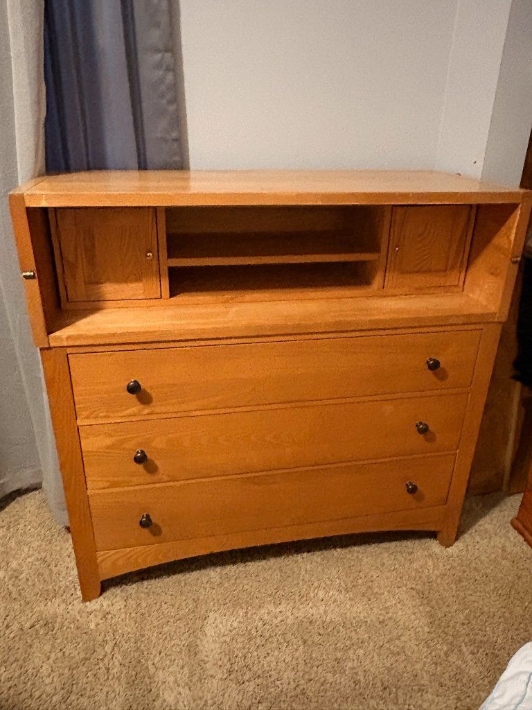 Queen Wooden Bedroom Set with Headboard, Dresser-Desk, and Nightstand
