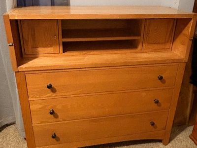 Queen Wooden Bedroom Set with Headboard, Dresser-Desk, and Nightstand